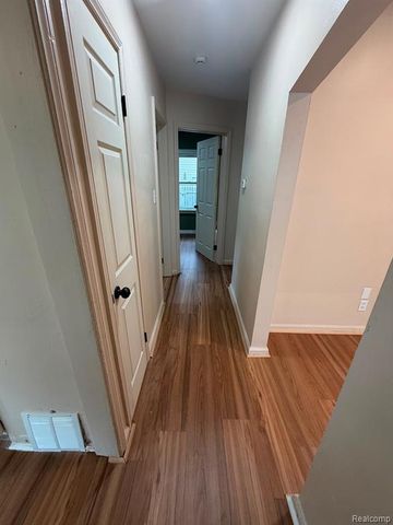 25428 Hopkins Street, Dearborn Heights, MI 48125