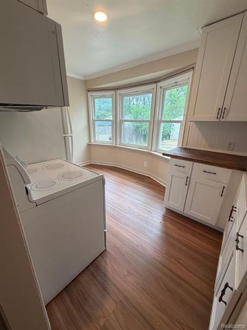 25428 Hopkins Street, Dearborn Heights, MI 48125