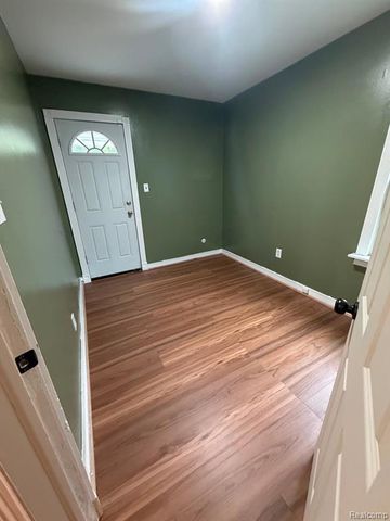 25428 Hopkins Street, Dearborn Heights, MI 48125