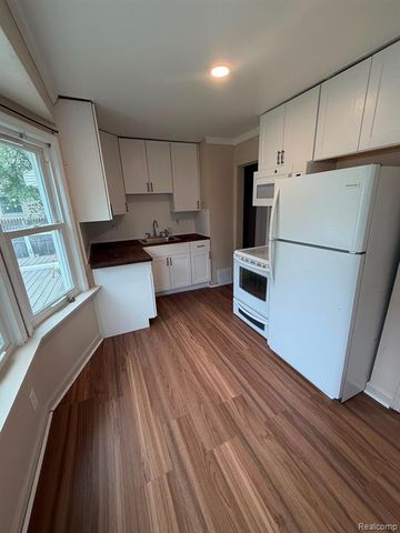 25428 Hopkins Street, Dearborn Heights, MI 48125