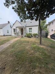 25428 Hopkins Street, Dearborn Heights, MI 48125