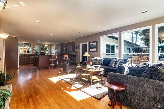 934 Fairway Dr, Sonoma, CA 95476