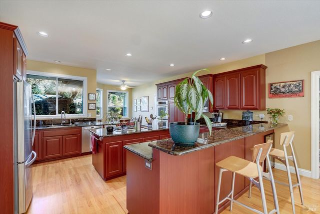 934 Fairway Dr, Sonoma, CA 95476