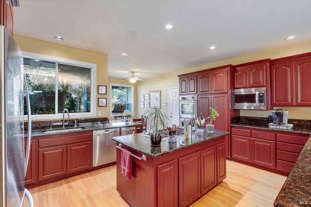 934 Fairway Dr, Sonoma, CA 95476