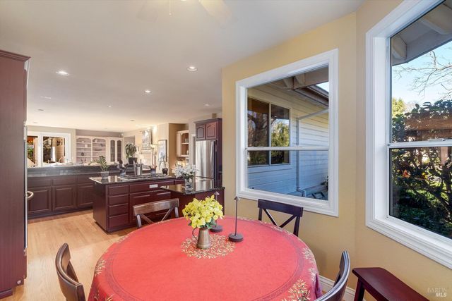 934 Fairway Dr, Sonoma, CA 95476