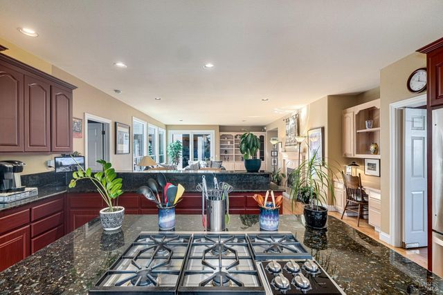 934 Fairway Dr, Sonoma, CA 95476