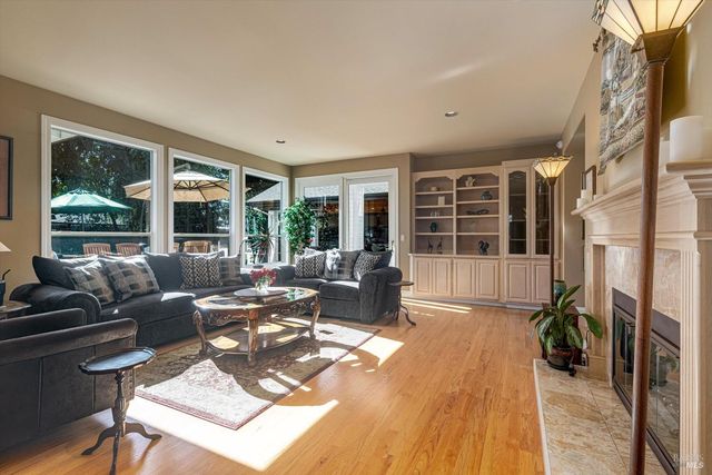 934 Fairway Dr, Sonoma, CA 95476