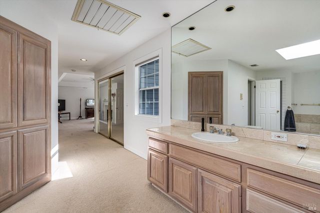 934 Fairway Dr, Sonoma, CA 95476