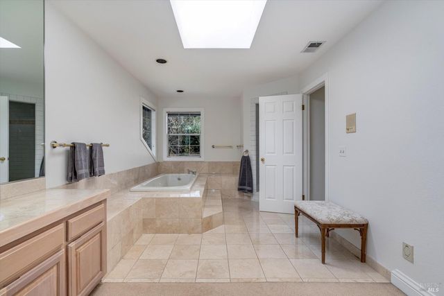 934 Fairway Dr, Sonoma, CA 95476