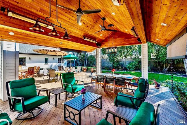 934 Fairway Dr, Sonoma, CA 95476