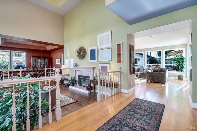 934 Fairway Dr, Sonoma, CA 95476