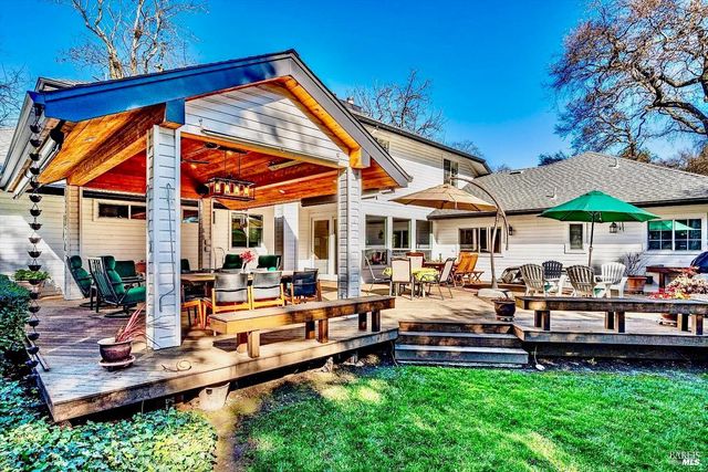 934 Fairway Dr, Sonoma, CA 95476