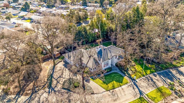 934 Fairway Dr, Sonoma, CA 95476