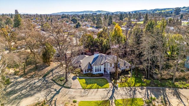 934 Fairway Dr, Sonoma, CA 95476