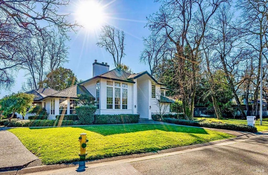 934 Fairway Dr, Sonoma, CA 95476