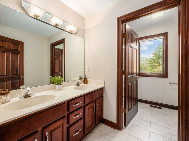 10900 Buckingham Place, Powell, OH 43065