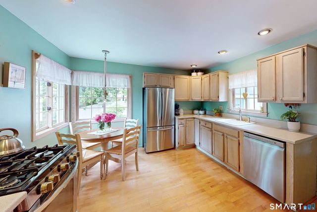 4 Kearn Road, New Fairfield, CT 06812