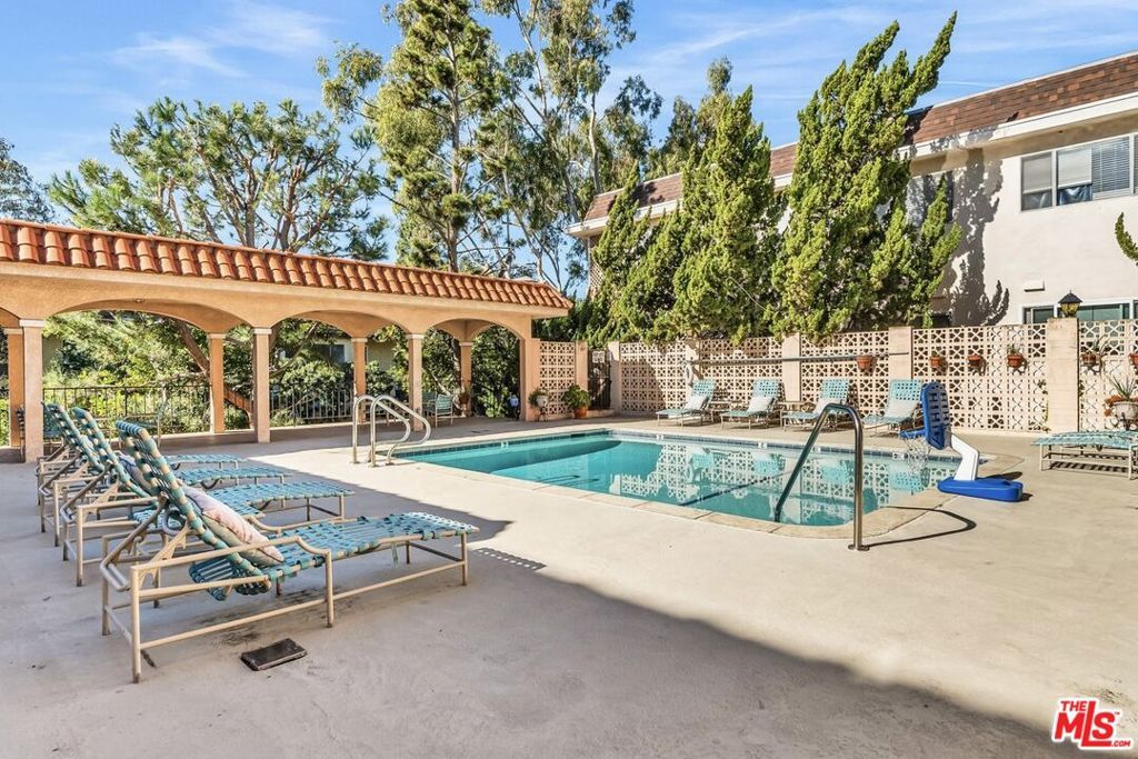 Image 1 of property listing at 6199 Canterbury Drive 102, Culver City, CA 90230