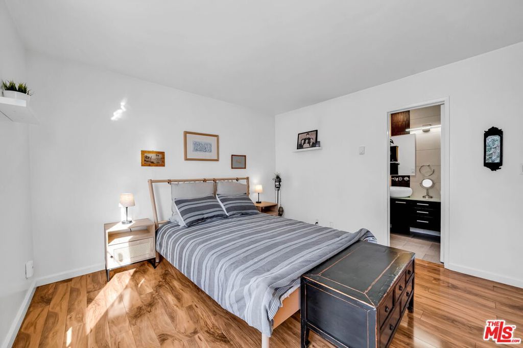 Image 11 of property listing at 6199 Canterbury Drive 102, Culver City, CA 90230