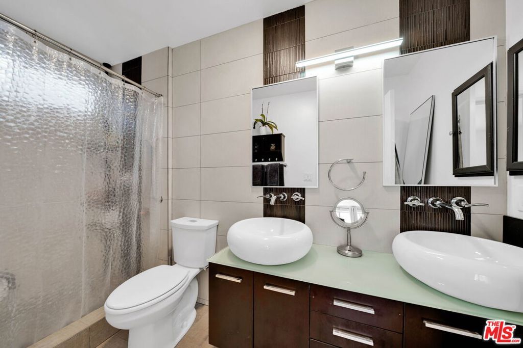 Image 13 of property listing at 6199 Canterbury Drive 102, Culver City, CA 90230