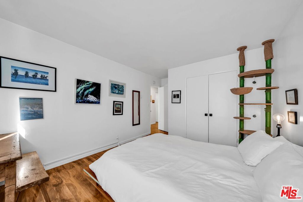 Image 15 of property listing at 6199 Canterbury Drive 102, Culver City, CA 90230