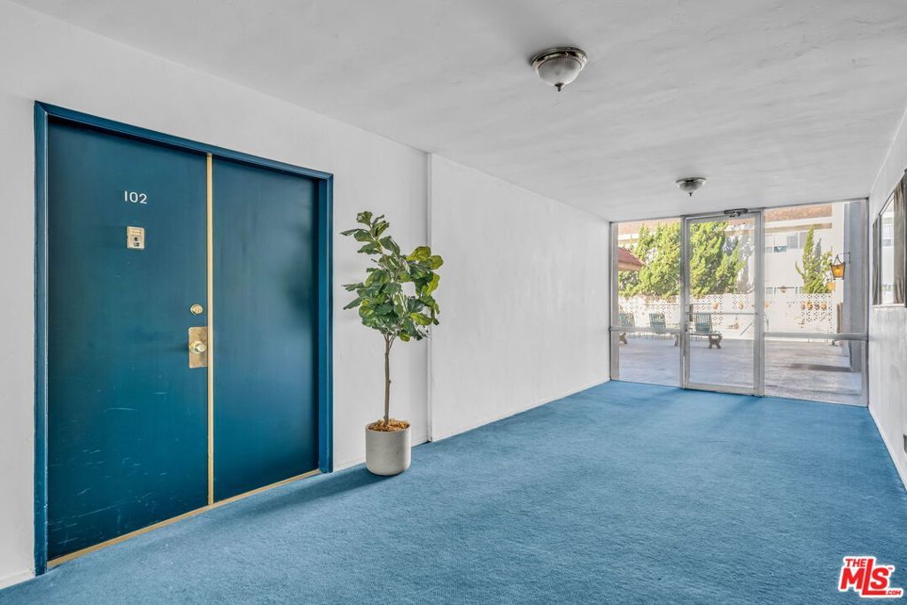 Image 16 of property listing at 6199 Canterbury Drive 102, Culver City, CA 90230