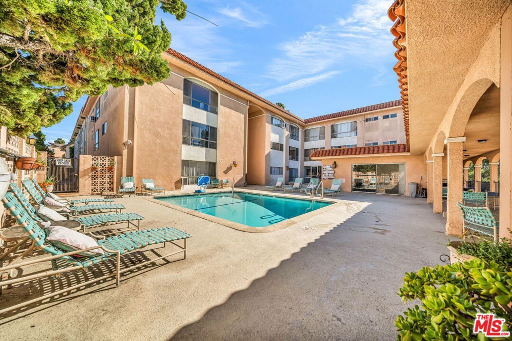 Image 17 of property listing at 6199 Canterbury Drive 102, Culver City, CA 90230