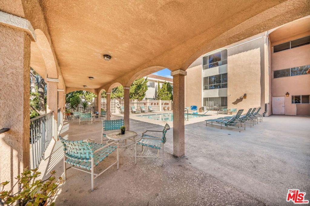 Image 18 of property listing at 6199 Canterbury Drive 102, Culver City, CA 90230