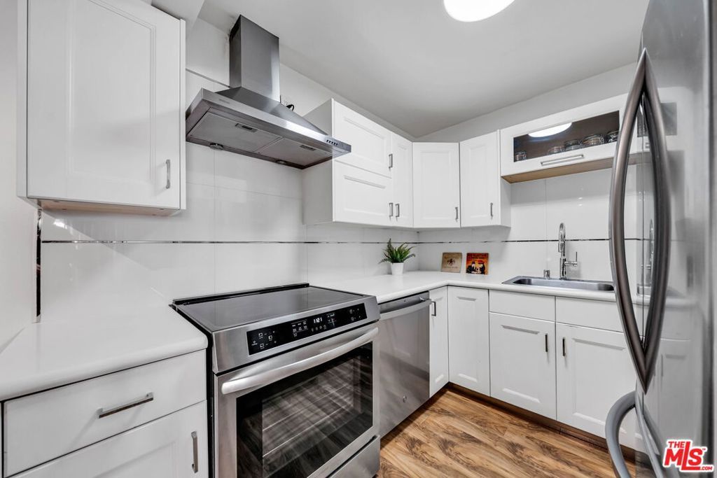 Image 4 of property listing at 6199 Canterbury Drive 102, Culver City, CA 90230