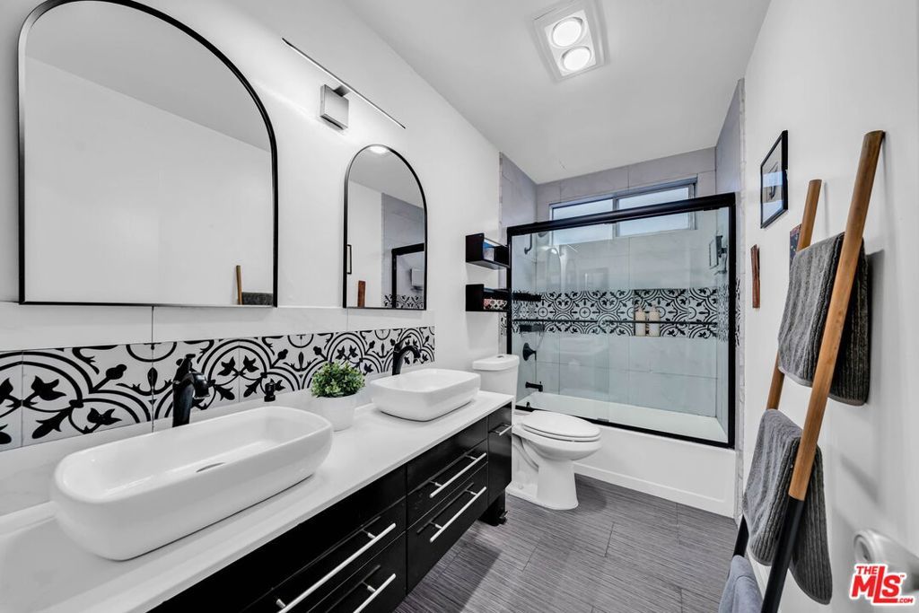 Image 9 of property listing at 6199 Canterbury Drive 102, Culver City, CA 90230
