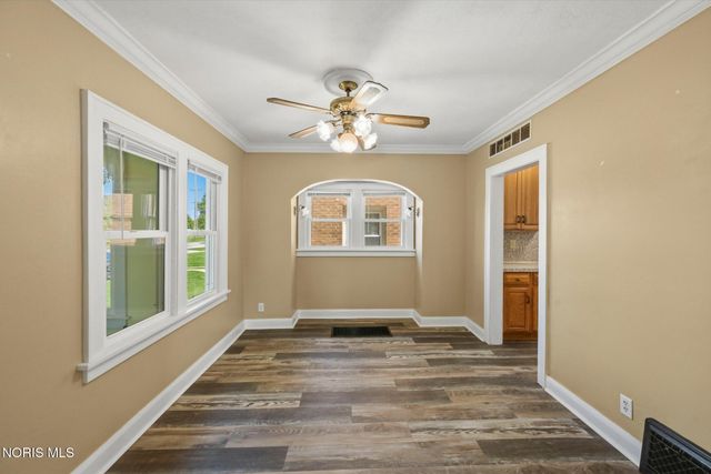 3004 Starr Avenue, Oregon, OH 43616