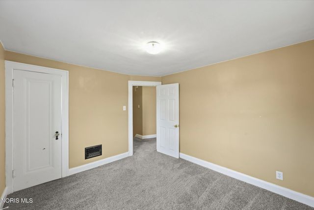 3004 Starr Avenue, Oregon, OH 43616
