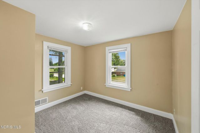 3004 Starr Avenue, Oregon, OH 43616
