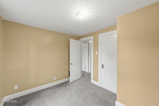 3004 Starr Avenue, Oregon, OH 43616