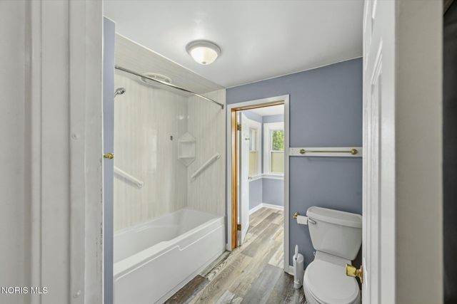 3004 Starr Avenue, Oregon, OH 43616