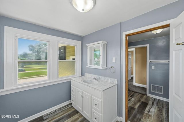 3004 Starr Avenue, Oregon, OH 43616