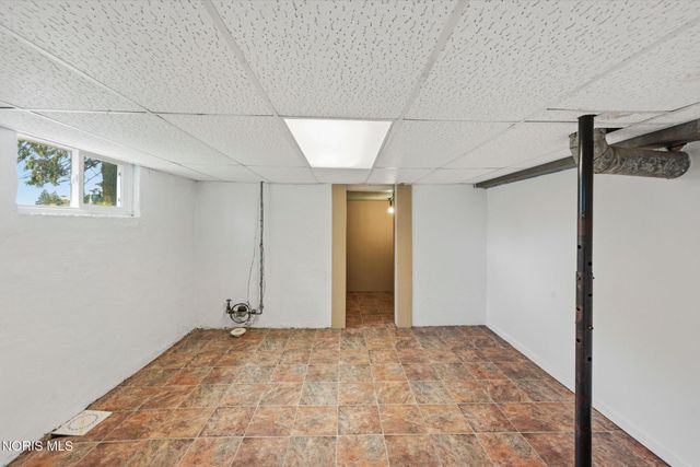 3004 Starr Avenue, Oregon, OH 43616