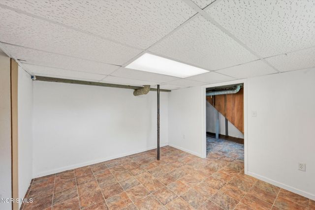 3004 Starr Avenue, Oregon, OH 43616