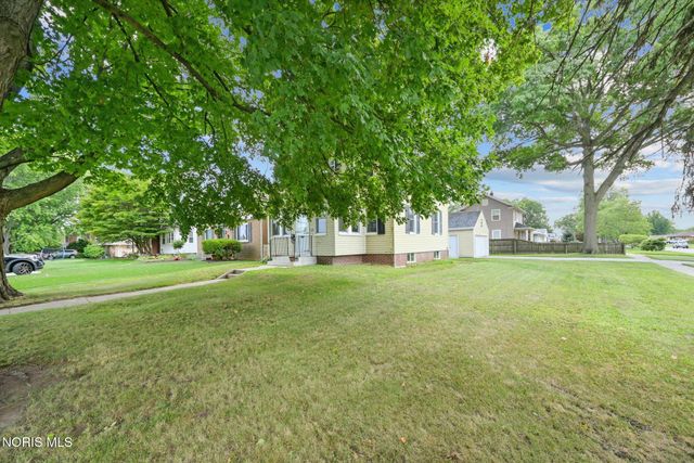 3004 Starr Avenue, Oregon, OH 43616