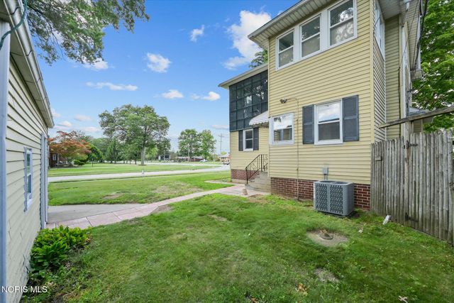 3004 Starr Avenue, Oregon, OH 43616