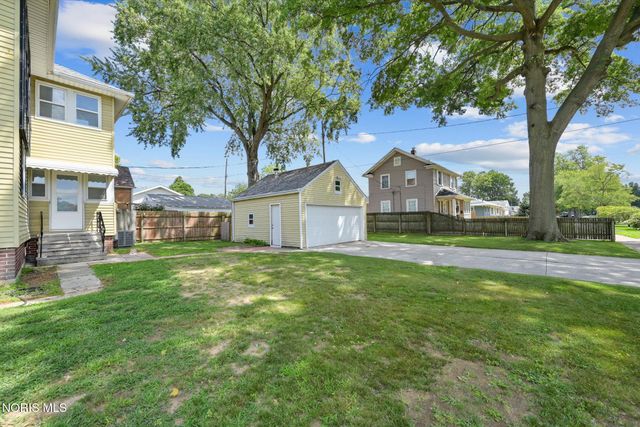 3004 Starr Avenue, Oregon, OH 43616