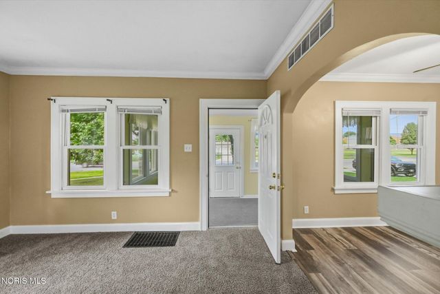 3004 Starr Avenue, Oregon, OH 43616
