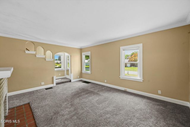 3004 Starr Avenue, Oregon, OH 43616