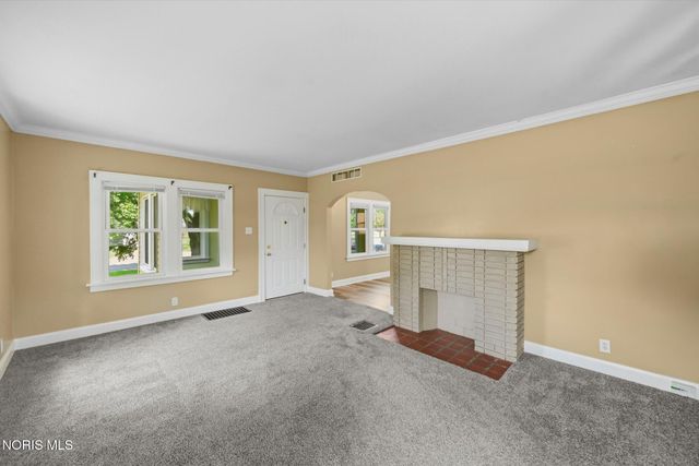 3004 Starr Avenue, Oregon, OH 43616