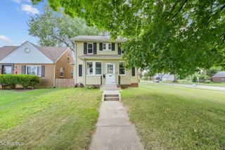 3004 Starr Avenue, Oregon, OH 43616
