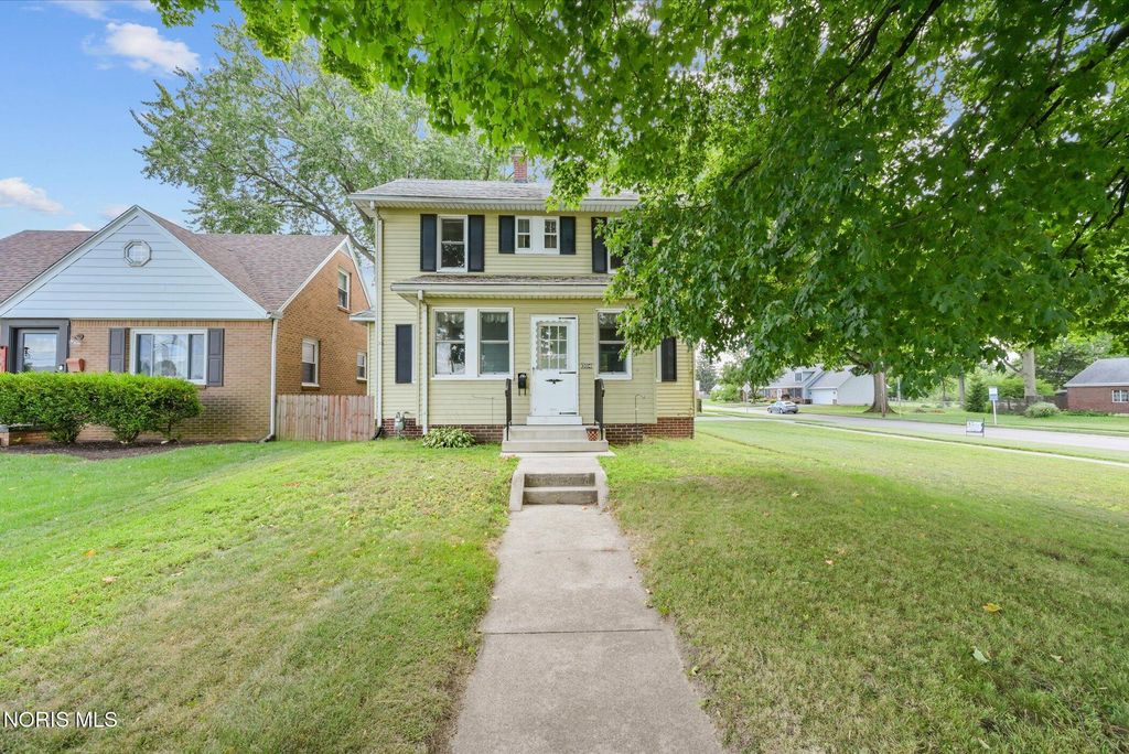 3004 Starr Avenue, Oregon, OH 43616