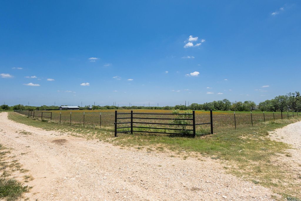Image 1 of property listing at 11571 Hay Hollow Road, Miles, TX 76861