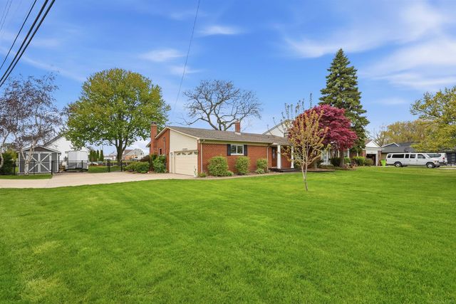 32160 S River Road, Harrison Twp, MI 48045