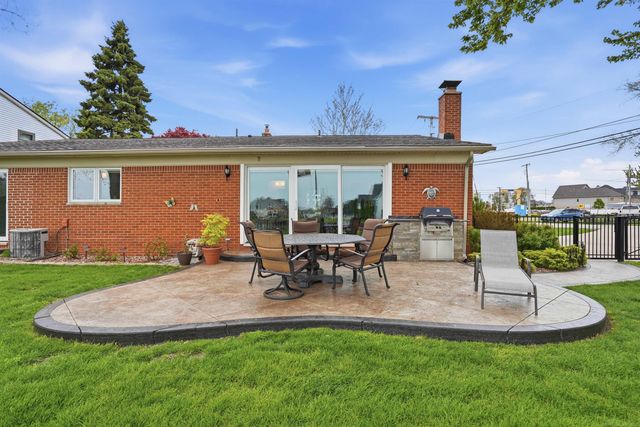 32160 S River Road, Harrison Twp, MI 48045