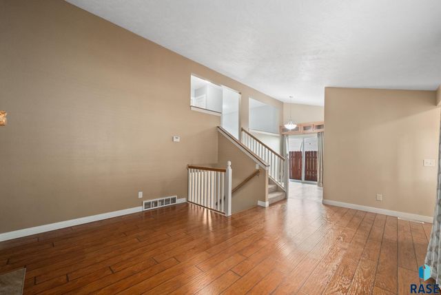 5404 W Chelsea Dr Drive, Sioux Falls, SD 57106